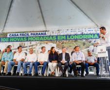 O governador Carlos Massa Ratinho Junior participou nesta quarta-feira (24) da inauguração do Residencial Laguna di Valência em Londrina, no Norte.