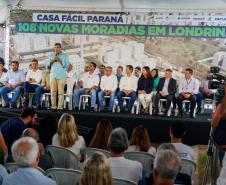 O governador Carlos Massa Ratinho Junior participou nesta quarta-feira (24) da inauguração do Residencial Laguna di Valência em Londrina, no Norte.