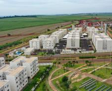 O governador Carlos Massa Ratinho Junior participou nesta quarta-feira (24) da inauguração do Residencial Laguna di Valência em Londrina, no Norte.