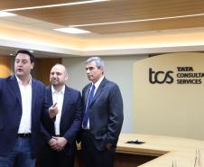 O grupo Tata Consultancy Services (TCS) anunciou nesta segunda-feira (15) a expansão da operação em Londrina, no Norte do Paraná, com ampliação de seu Delivery Center. O anúncio foi feito em Mumbai, onde o governador Carlos Massa Ratinho Junior foi recebido pelo CEO da TCS, Krithi Krithivasan, e executivos da companhia em missão oficial do Governo do Paraná à Índia