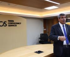 O grupo Tata Consultancy Services (TCS) anunciou nesta segunda-feira (15) a expansão da operação em Londrina, no Norte do Paraná, com ampliação de seu Delivery Center. O anúncio foi feito em Mumbai, onde o governador Carlos Massa Ratinho Junior foi recebido pelo CEO da TCS, Krithi Krithivasan, e executivos da companhia em missão oficial do Governo do Paraná à Índia