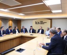 O grupo Tata Consultancy Services (TCS) anunciou nesta segunda-feira (15) a expansão da operação em Londrina, no Norte do Paraná, com ampliação de seu Delivery Center. O anúncio foi feito em Mumbai, onde o governador Carlos Massa Ratinho Junior foi recebido pelo CEO da TCS, Krithi Krithivasan, e executivos da companhia em missão oficial do Governo do Paraná à Índia