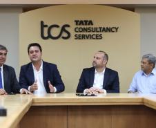 O grupo Tata Consultancy Services (TCS) anunciou nesta segunda-feira (15) a expansão da operação em Londrina, no Norte do Paraná, com ampliação de seu Delivery Center. O anúncio foi feito em Mumbai, onde o governador Carlos Massa Ratinho Junior foi recebido pelo CEO da TCS, Krithi Krithivasan, e executivos da companhia em missão oficial do Governo do Paraná à Índia