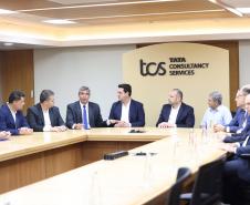 O grupo Tata Consultancy Services (TCS) anunciou nesta segunda-feira (15) a expansão da operação em Londrina, no Norte do Paraná, com ampliação de seu Delivery Center. O anúncio foi feito em Mumbai, onde o governador Carlos Massa Ratinho Junior foi recebido pelo CEO da TCS, Krithi Krithivasan, e executivos da companhia em missão oficial do Governo do Paraná à Índia