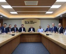 O grupo Tata Consultancy Services (TCS) anunciou nesta segunda-feira (15) a expansão da operação em Londrina, no Norte do Paraná, com ampliação de seu Delivery Center. O anúncio foi feito em Mumbai, onde o governador Carlos Massa Ratinho Junior foi recebido pelo CEO da TCS, Krithi Krithivasan, e executivos da companhia em missão oficial do Governo do Paraná à Índia