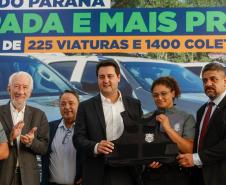 Governador Carlos Massa Ratinho Junior entrega viaturas e coletes para a Polícia Penal.