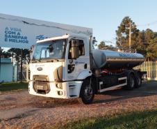 Sanepar envia caminhões-pipa para ajudar Rio Grande do Sul com abastecimento, na manhã desta terça-feira (7) cinco caminhões-pipa, cada um com capacidade para até 12 mil litros de água seguiram destino ao Sul.