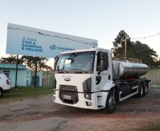 Sanepar envia caminhões-pipa para ajudar Rio Grande do Sul com abastecimento, na manhã desta terça-feira (7) cinco caminhões-pipa, cada um com capacidade para até 12 mil litros de água seguiram destino ao Sul.