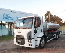 Sanepar envia caminhões-pipa para ajudar Rio Grande do Sul com abastecimento, na manhã desta terça-feira (7) cinco caminhões-pipa, cada um com capacidade para até 12 mil litros de água seguiram destino ao Sul.