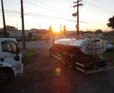 Sanepar envia caminhões-pipa para ajudar Rio Grande do Sul com abastecimento, na manhã desta terça-feira (7) cinco caminhões-pipa, cada um com capacidade para até 12 mil litros de água seguiram destino ao Sul.