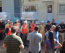 Governador em exercício Darci Piana acompanha a saída dos caminhões que levam as doações para o Rio Grande do Sul.