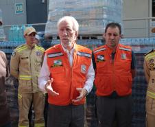 Governador em exercício Darci Piana acompanha a saída dos caminhões que levam as doações para o Rio Grande do Sul.