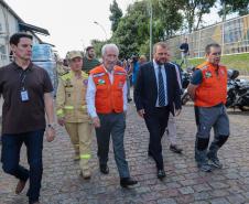 Governador em exercício Darci Piana acompanha a saída dos caminhões que levam as doações para o Rio Grande do Sul.