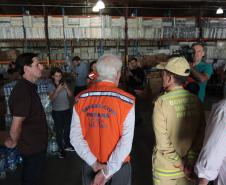 Governador em exercício Darci Piana acompanha a saída dos caminhões que levam as doações para o Rio Grande do Sul.