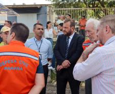 Governador em exercício Darci Piana acompanha a saída dos caminhões que levam as doações para o Rio Grande do Sul.
