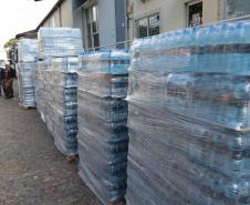 Governador em exercício Darci Piana acompanha a saída dos caminhões que levam as doações para o Rio Grande do Sul.