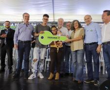 O governador em exercício Darci Piana participou nesta sexta-feira (10) da inauguração do Residencial Maragogi, em Maringá. O empreendimento da P3 Engenharia conta com 200 apartamentos, dos quais 138 contaram com aportes do Governo do Estado para subsídio do valor de entrada às famílias compradoras por meio do programa Casa Fácil Paraná