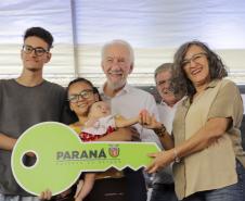 O governador em exercício Darci Piana participou nesta sexta-feira (10) da inauguração do Residencial Maragogi, em Maringá. O empreendimento da P3 Engenharia conta com 200 apartamentos, dos quais 138 contaram com aportes do Governo do Estado para subsídio do valor de entrada às famílias compradoras por meio do programa Casa Fácil Paraná