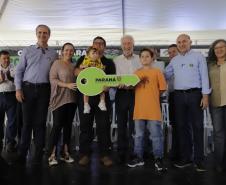 O governador em exercício Darci Piana participou nesta sexta-feira (10) da inauguração do Residencial Maragogi, em Maringá. O empreendimento da P3 Engenharia conta com 200 apartamentos, dos quais 138 contaram com aportes do Governo do Estado para subsídio do valor de entrada às famílias compradoras por meio do programa Casa Fácil Paraná