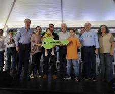 O governador em exercício Darci Piana participou nesta sexta-feira (10) da inauguração do Residencial Maragogi, em Maringá. O empreendimento da P3 Engenharia conta com 200 apartamentos, dos quais 138 contaram com aportes do Governo do Estado para subsídio do valor de entrada às famílias compradoras por meio do programa Casa Fácil Paraná