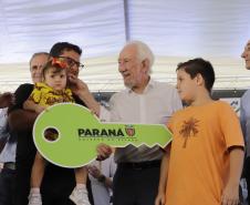 O governador em exercício Darci Piana participou nesta sexta-feira (10) da inauguração do Residencial Maragogi, em Maringá. O empreendimento da P3 Engenharia conta com 200 apartamentos, dos quais 138 contaram com aportes do Governo do Estado para subsídio do valor de entrada às famílias compradoras por meio do programa Casa Fácil Paraná