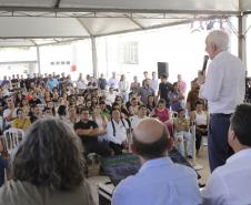 O governador em exercício Darci Piana participou nesta sexta-feira (10) da inauguração do Residencial Maragogi, em Maringá. O empreendimento da P3 Engenharia conta com 200 apartamentos, dos quais 138 contaram com aportes do Governo do Estado para subsídio do valor de entrada às famílias compradoras por meio do programa Casa Fácil Paraná