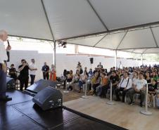 O governador em exercício Darci Piana participou nesta sexta-feira (10) da inauguração do Residencial Maragogi, em Maringá. O empreendimento da P3 Engenharia conta com 200 apartamentos, dos quais 138 contaram com aportes do Governo do Estado para subsídio do valor de entrada às famílias compradoras por meio do programa Casa Fácil Paraná