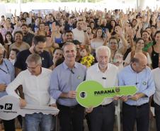 O governador em exercício Darci Piana participou nesta sexta-feira (10) da inauguração do Residencial Maragogi, em Maringá. O empreendimento da P3 Engenharia conta com 200 apartamentos, dos quais 138 contaram com aportes do Governo do Estado para subsídio do valor de entrada às famílias compradoras por meio do programa Casa Fácil Paraná