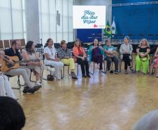 Um grupo de senhoras assistidas pelo Asilo São Vicente de Paulo, do bairro Juvevê, em Curitiba, foi homenageado nesta segunda-feira (13) no Palácio Iguaçu pelo Dia das Mães, comemorado no último domingo (12).