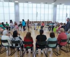Um grupo de senhoras assistidas pelo Asilo São Vicente de Paulo, do bairro Juvevê, em Curitiba, foi homenageado nesta segunda-feira (13) no Palácio Iguaçu pelo Dia das Mães, comemorado no último domingo (12).