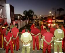 Atendendo a determinação do governador Carlos Massa Ratinho Junior, o Estado enviou nesta quarta-feira (1º) uma equipe do Corpo de Bombeiros Militar do Paraná (CBMPR) para auxiliar o Rio Grande do Sul em meio à calamidade causada pelas chuvas