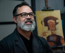 Centro Cultural Teatro Guaíra - Teatro José Maria Santos - "Rotação" – Inspirados em questões poéticas e contemporâneas acerca de conceitos como profundidade, altura, linha, ângulo, distância, tridimensionalidade, convergências e divergências, o ator Giovanni Venturini e a dançarina Lívea Castro estreiam em Curitiba acompanhados de dezenas de escadas
