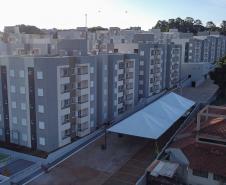 O governador em exercício Darci Piana participou nesta sexta-feira (10) da inauguração do Residencial Maragogi, em Maringá. O empreendimento da P3 Engenharia conta com 200 apartamentos, dos quais 138 contaram com aportes do Governo do Estado para subsídio do valor de entrada às famílias compradoras por meio do programa Casa Fácil Paraná