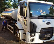 Sanepar envia caminhões-pipa para ajudar Rio Grande do Sul com abastecimento, na manhã desta terça-feira (7) cinco caminhões-pipa, cada um com capacidade para até 12 mil litros de água seguiram destino ao Sul.