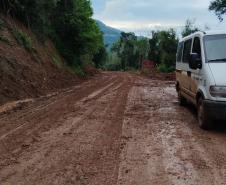 Equipes do DER/PR ajudam a recuperar rodovias de duas cidades no Rio Grande do Sul
