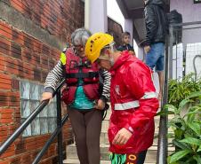 Paraná enviará alimentos, colchões e 144 mil copos de água da Sanepar ao Rio Grande do Sul