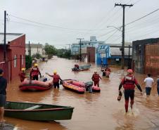 Paraná enviará alimentos, colchões e 144 mil copos de água da Sanepar ao Rio Grande do Sul