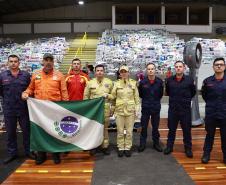 Caminhões com doações dos paranaenses chegam ao município de Santa Cruz do Sul/RS.