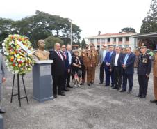 Secretário-chefe da Casa Civil recebe a maior honraria da PM-PR, a medalha Coronel Sarmento