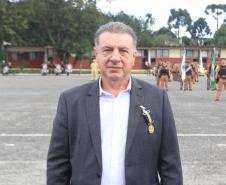 Secretário-chefe da Casa Civil recebe a maior honraria da PM-PR, a medalha Coronel Sarmento