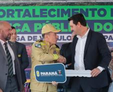 O governador Carlos Massa Ratinho Junior entregou nesta segunda-feira (3) 39 novos veículos para reforçar os trabalhos do Corpo de Bombeiros do Paraná.
