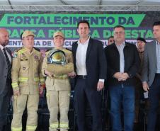 O governador Carlos Massa Ratinho Junior entregou nesta segunda-feira (3) 39 novos veículos para reforçar os trabalhos do Corpo de Bombeiros do Paraná.