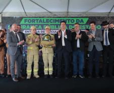 O governador Carlos Massa Ratinho Junior entregou nesta segunda-feira (3) 39 novos veículos para reforçar os trabalhos do Corpo de Bombeiros do Paraná.