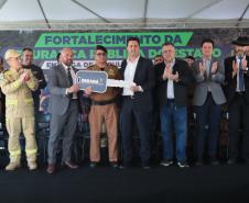 O governador Carlos Massa Ratinho Junior entregou nesta segunda-feira (3) 39 novos veículos para reforçar os trabalhos do Corpo de Bombeiros do Paraná.
