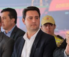 O governador Carlos Massa Ratinho Junior entregou nesta segunda-feira (3) 39 novos veículos para reforçar os trabalhos do Corpo de Bombeiros do Paraná.