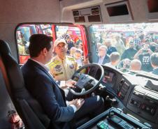 O governador Carlos Massa Ratinho Junior entregou nesta segunda-feira (3) 39 novos veículos para reforçar os trabalhos do Corpo de Bombeiros do Paraná.