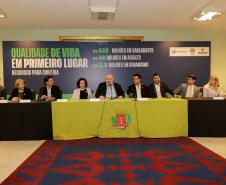 Curitiba, 17 de junho de 2024 - O governador Carlos Massa Ratinho Jr., anuncia a liberação de verbas para pavimentação, restauração de praça e obras de saneamento em Curitiba.