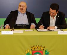 Curitiba, 17 de junho de 2024 - O governador Carlos Massa Ratinho Jr., anuncia a liberação de verbas para pavimentação, restauração de praça e obras de saneamento em Curitiba.
