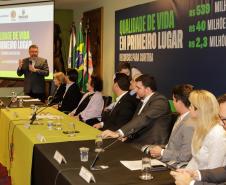 Curitiba, 17 de junho de 2024 - O governador Carlos Massa Ratinho Jr., anuncia a liberação de verbas para pavimentação, restauração de praça e obras de saneamento em Curitiba.