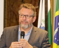 Curitiba, 17 de junho de 2024 - O governador Carlos Massa Ratinho Jr., anuncia a liberação de verbas para pavimentação, restauração de praça e obras de saneamento em Curitiba.